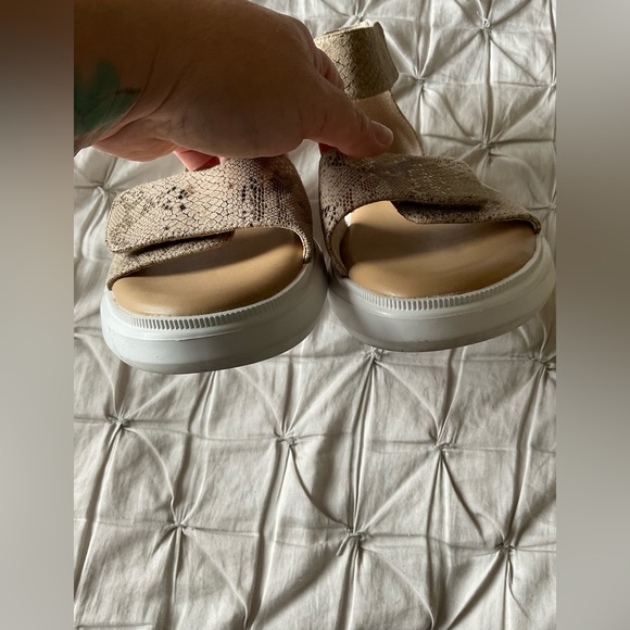 Vaneli snakeskin sandals - Picture 4 of 6